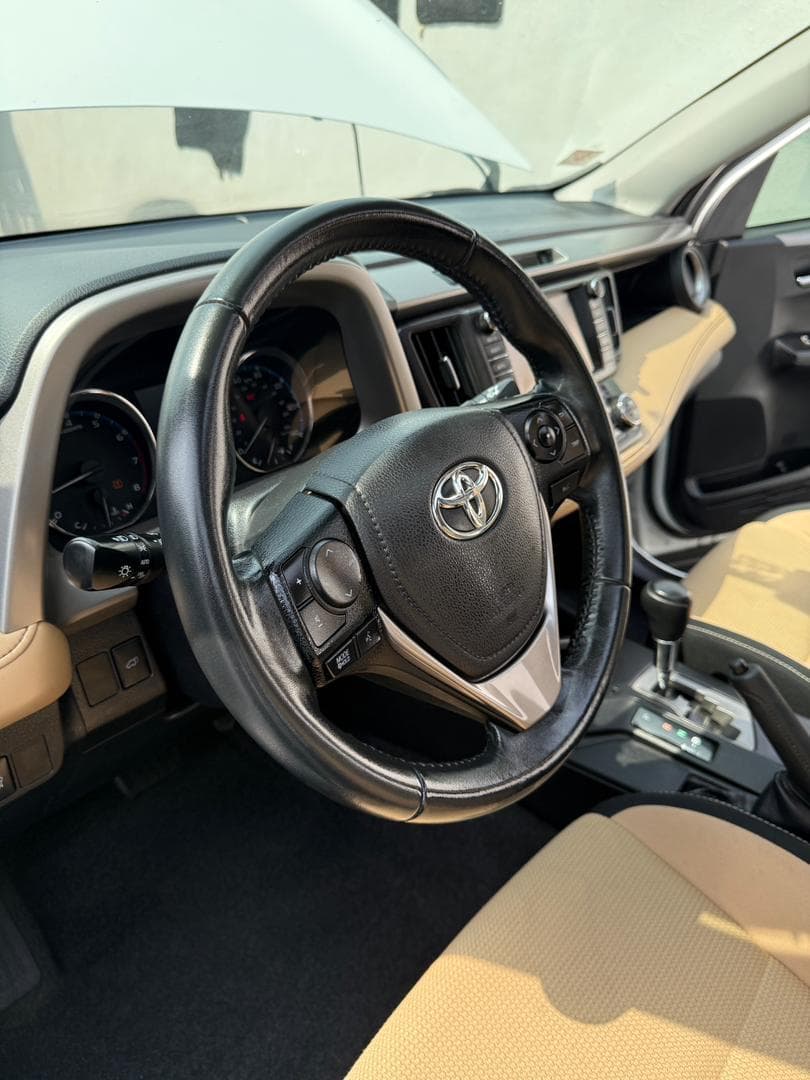 2016 Toyota RAV4 SE - Photo 14