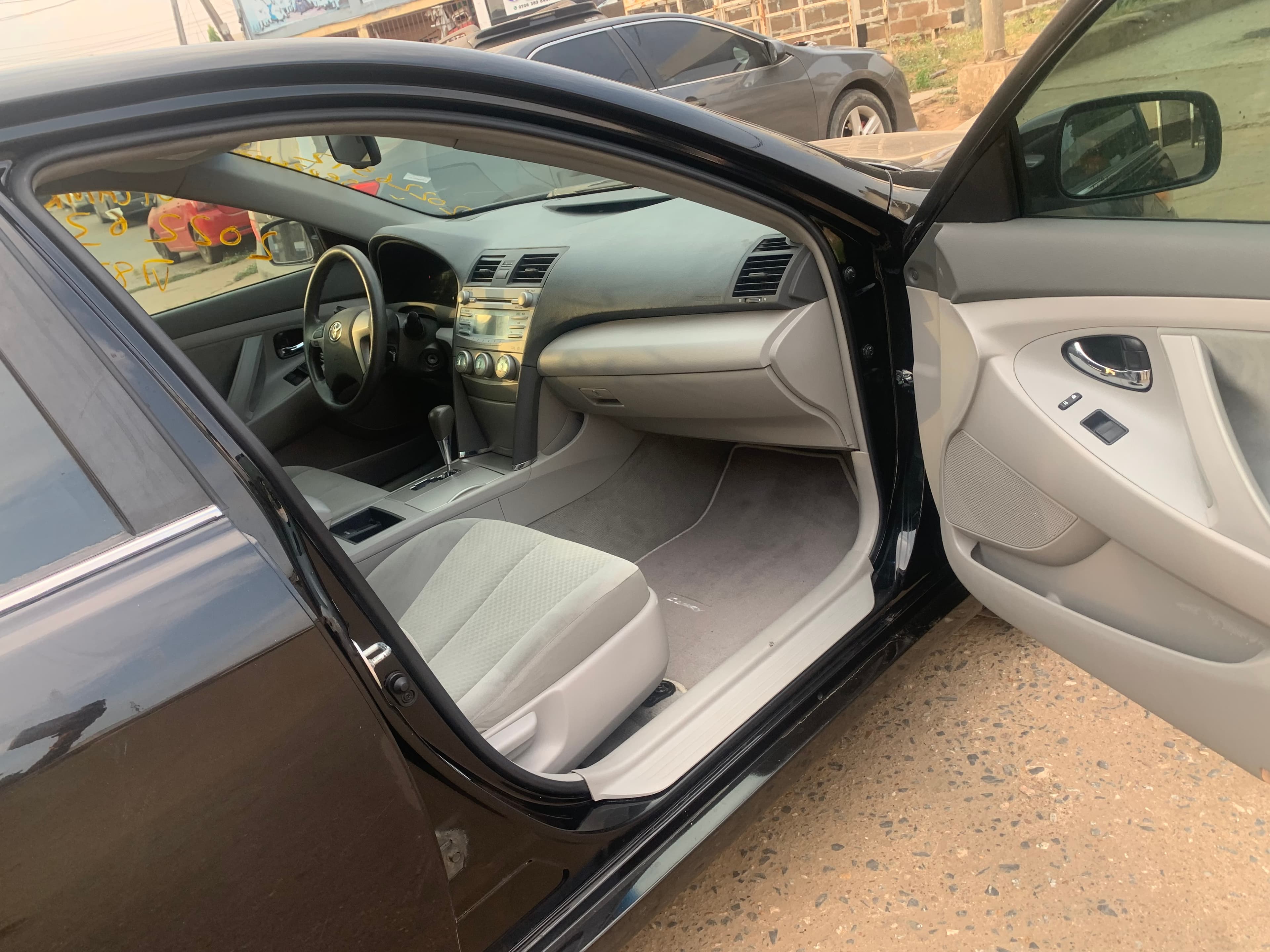 2009 Toyota Camry LE - Photo 8