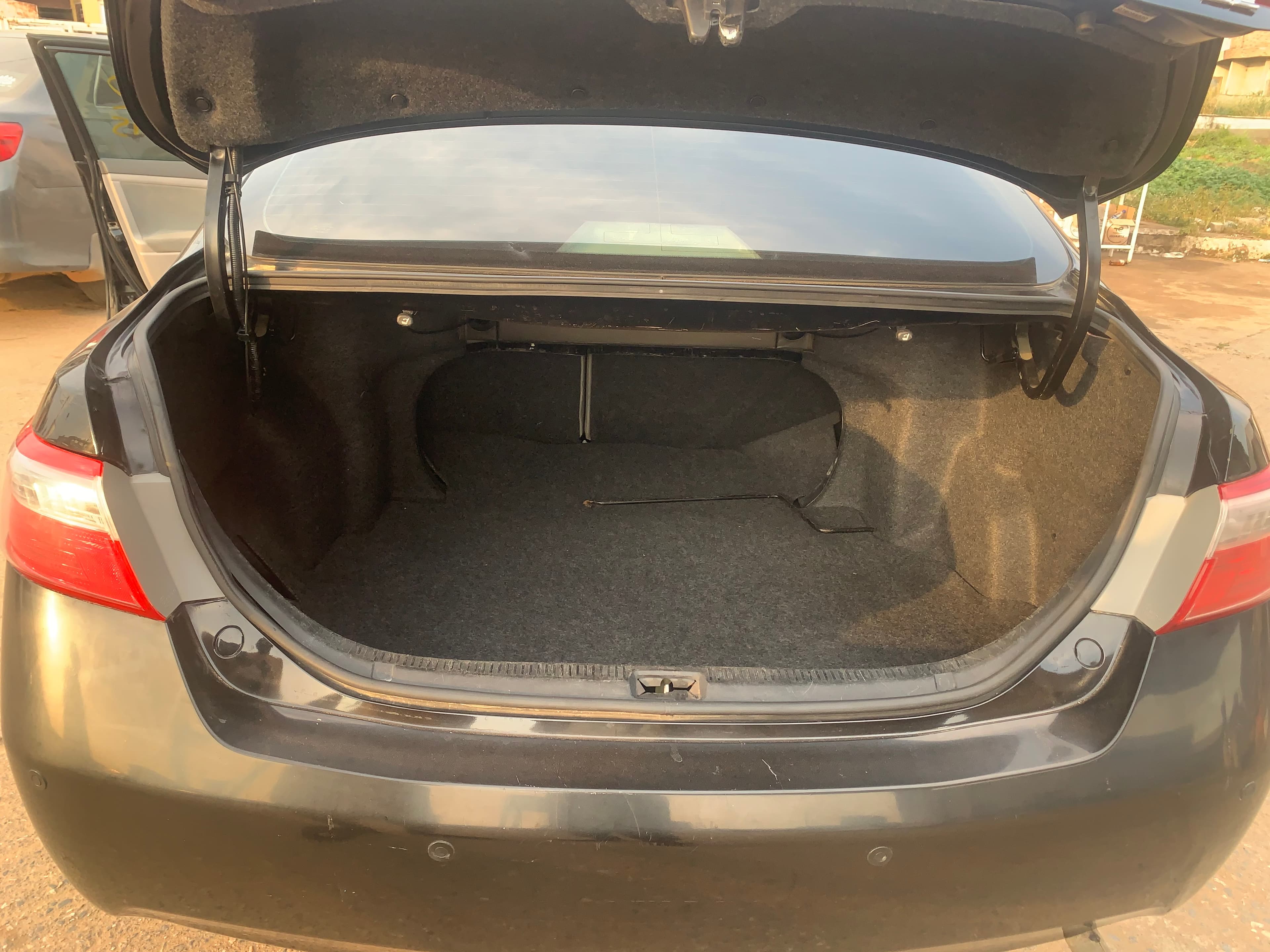 2009 Toyota Camry LE - Photo 9