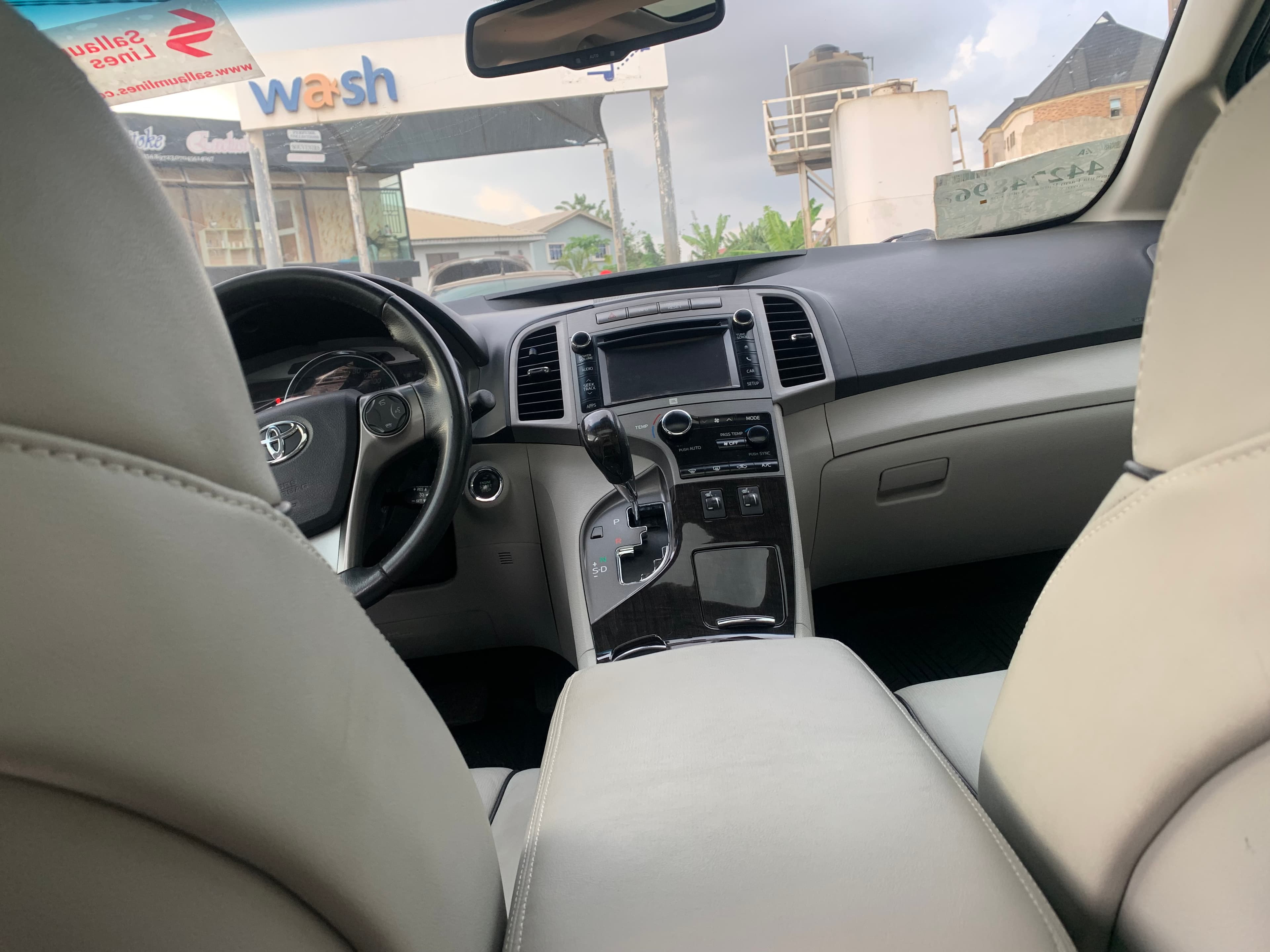 2014 Toyota Venza - Side Profile View