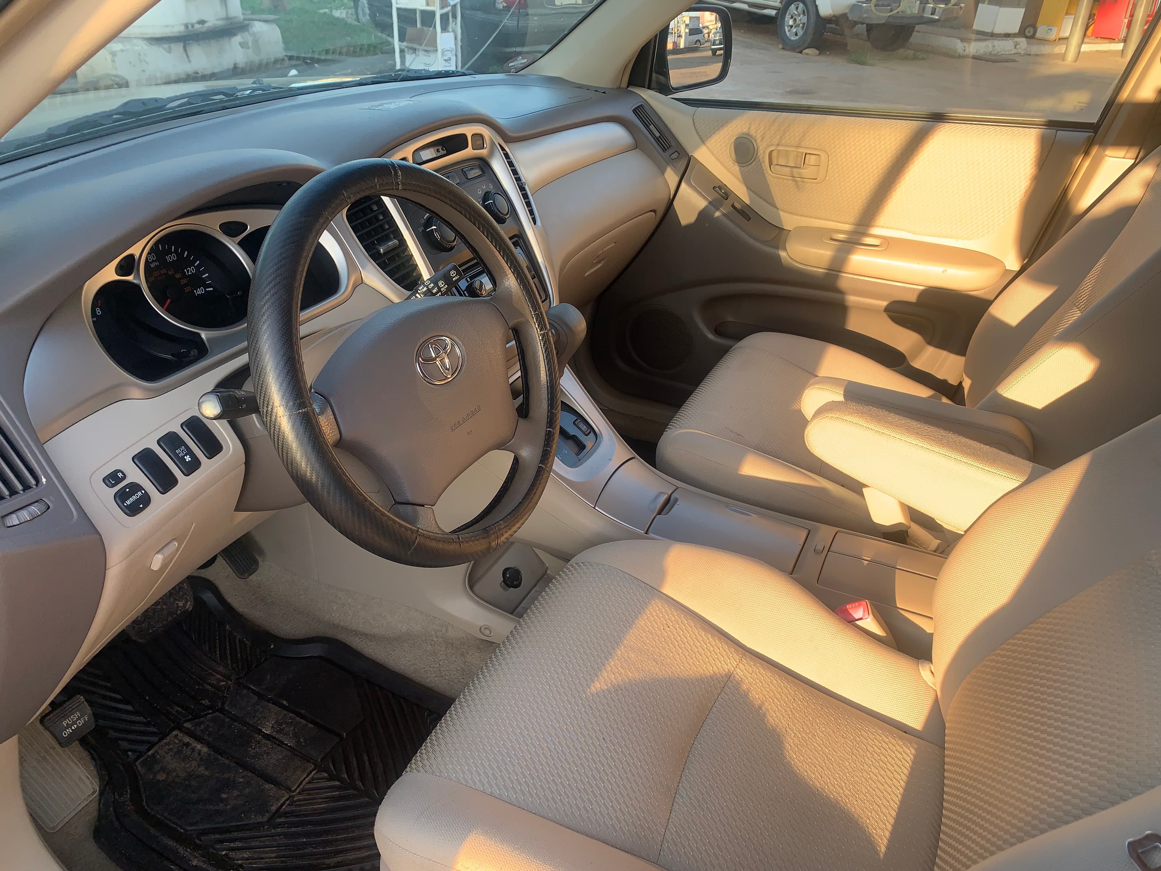 2005 Toyota Highlander - Side Profile View