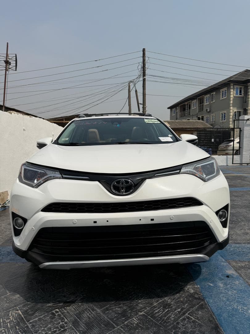 2016 Toyota Rav4 Se - Front Exterior View